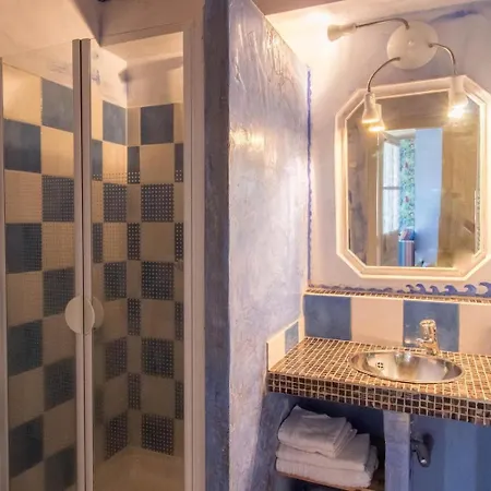 La Maison Des Archers Bed & Breakfast 3*